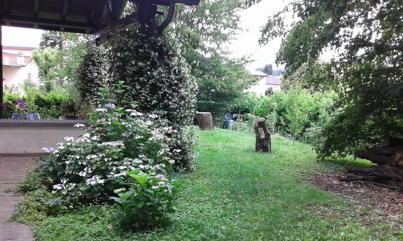 Elleboro Bed & Breakfast Carugo 0*,