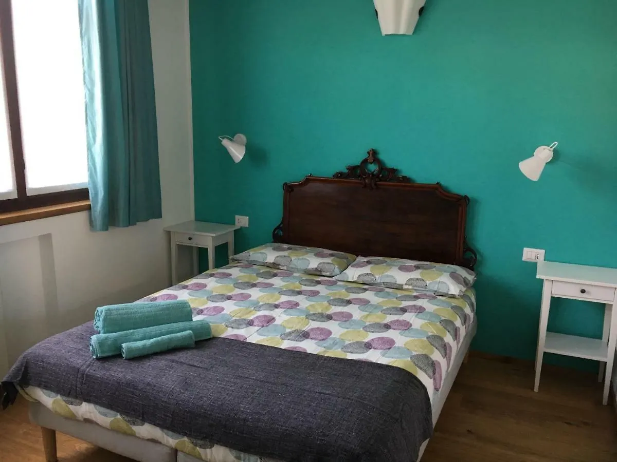 Elleboro Bed & Breakfast Carugo