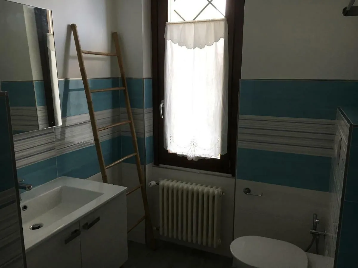 Elleboro Bed & Breakfast Carugo 0*,  Italy