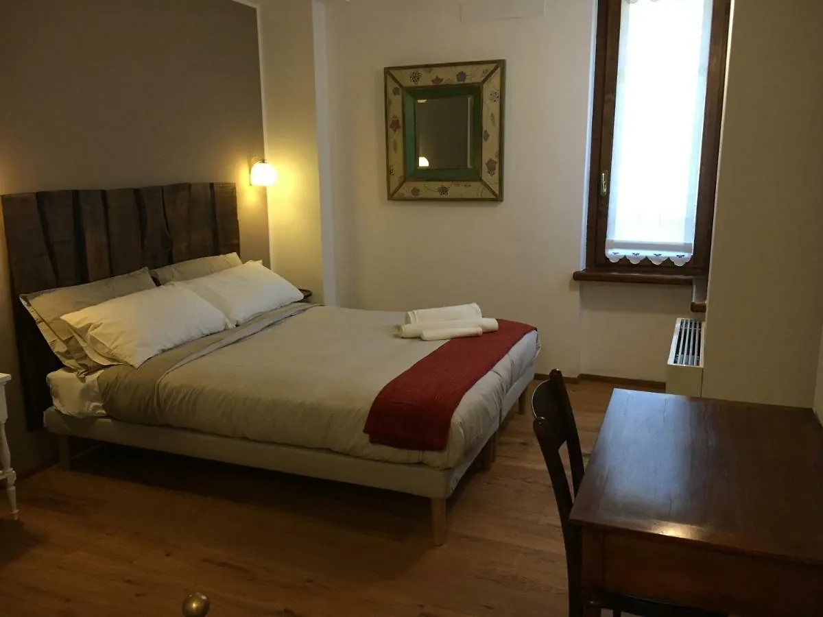 Elleboro Bed & Breakfast Carugo Italy