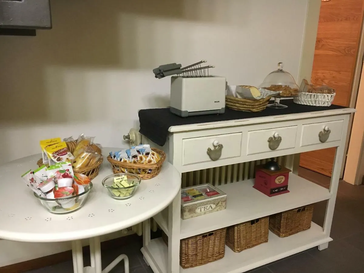 Elleboro Bed & Breakfast Carugo Italy